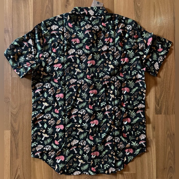 NWT Mushroom Woods Woven Button-Up size medium Hot Topic 🍄 - Picture 4 of 9